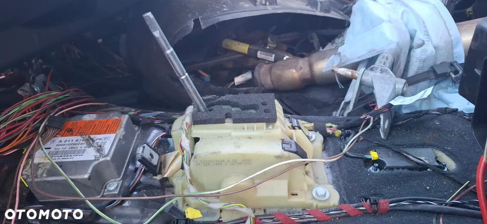 MERCEDES BENZ W211 E320 v6  LEWAREK WYBIERAK A2112674224 - 1