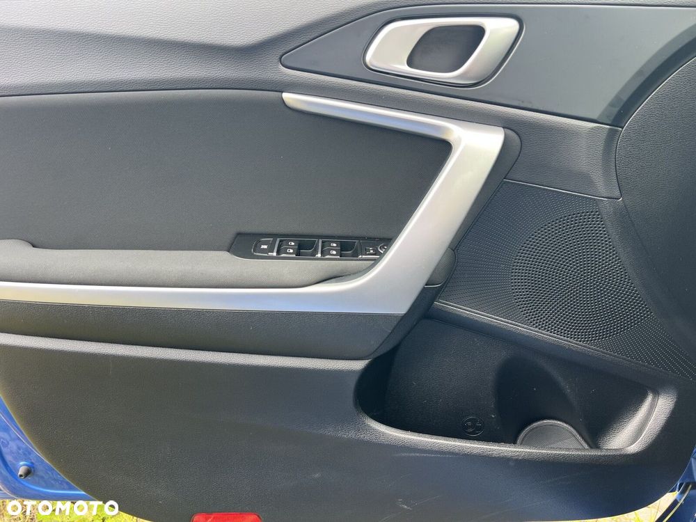 Kia Ceed - 12