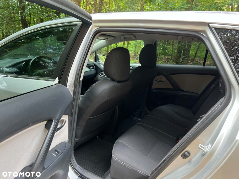 Toyota Avensis 2.0 D-4D Premium - 11