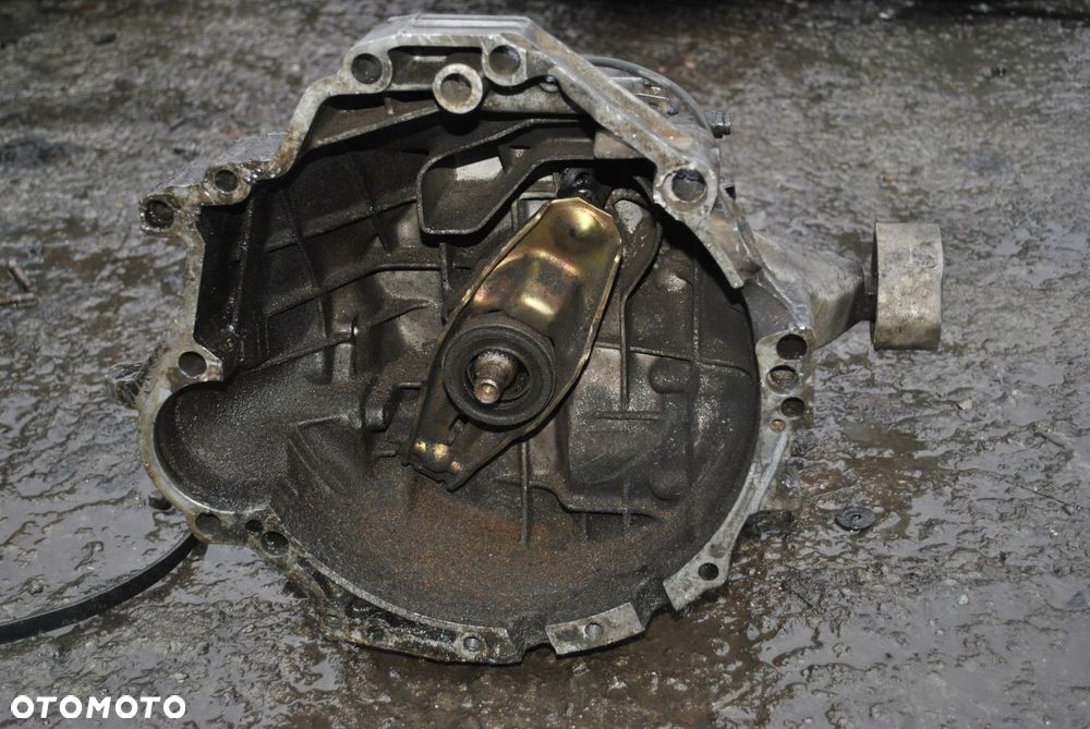 SKRZYNIA MANUALNA BIEGÓW VOLKSVAGEN PASSAT B5 1.9TDI 5B EEN - 2