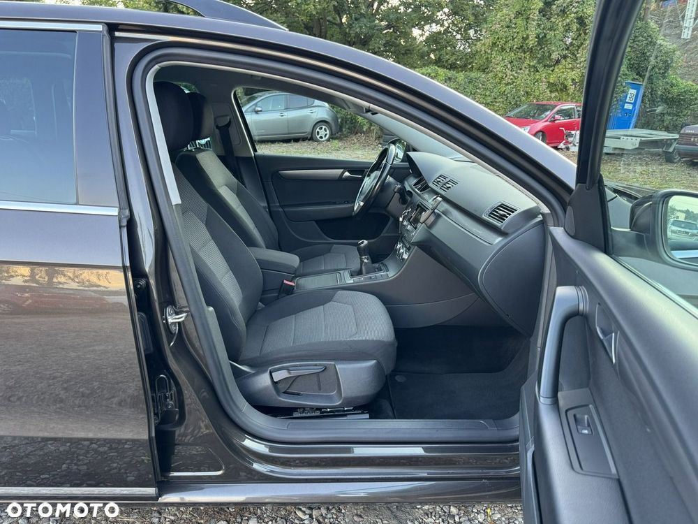 Volkswagen Passat - 12