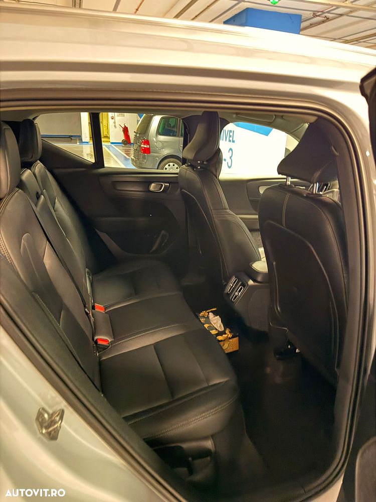 Volvo XC 40 B4 B AWD Geartronic Momentum Pro - 3
