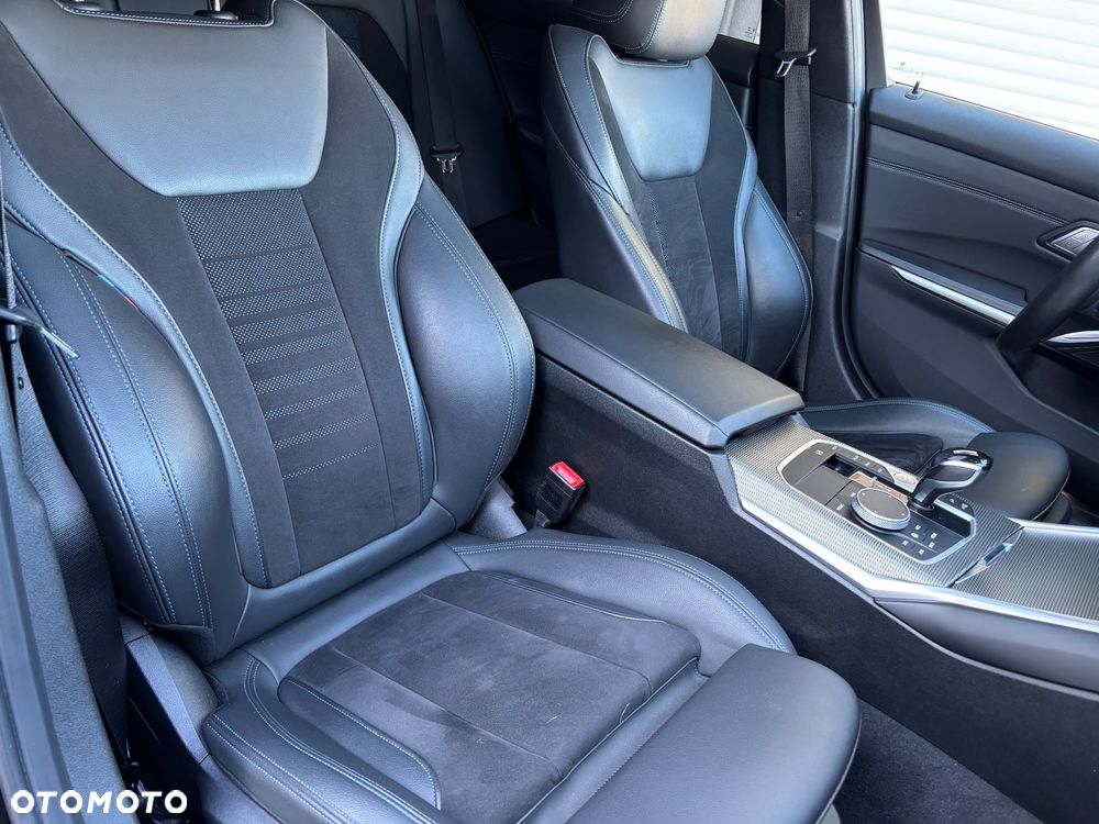 BMW Seria 3 330e xDrive M Sport - 24