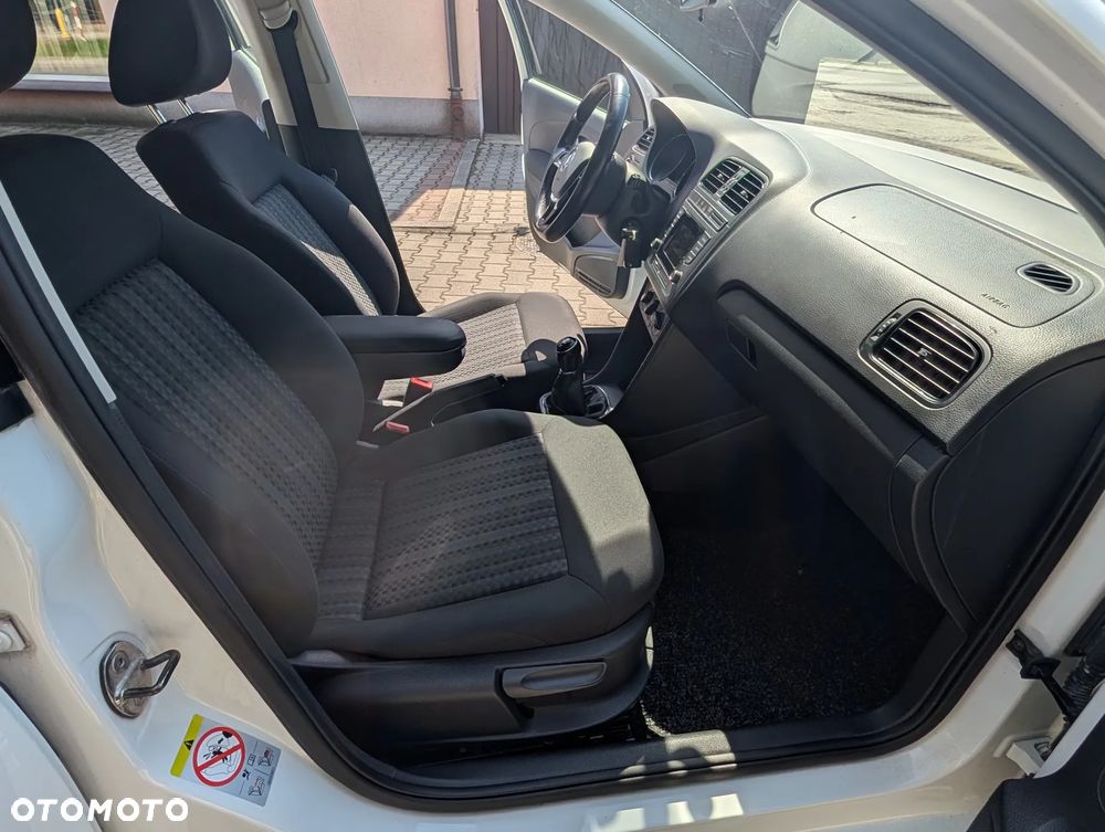 Volkswagen Polo 1.4 TDI (Blue Motion Technology) Comfortline - 24