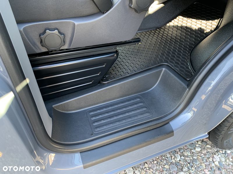 Volkswagen TRANSPORTER T6 TRWAŁY TDI SILNIK DNA 2.0TDI MOC 150KM DSG 7 MOCNA SKRZYNIA DQ-500 AUTOMAT, ZABUDOWA KOMBI VAN MINIBUS SPECJALNA CARAVELLE Reflektory FULL-LED Przód,  Lampy FULL-LED Tył, Kamera, Radar, Czujniki zmiany pasa, 2x boczne drzwi przesuwne! Aktywny tempomat, Podgrzewane fotele, Dwustrefowa Klimatyzacja i ogrzewanie! Fabryczne oryginał WEBASTO 5kW THERMO COMFORT SE Szybkie nagrzewanie silnika zimą! Ilość miejsc 9 osobowy - 28