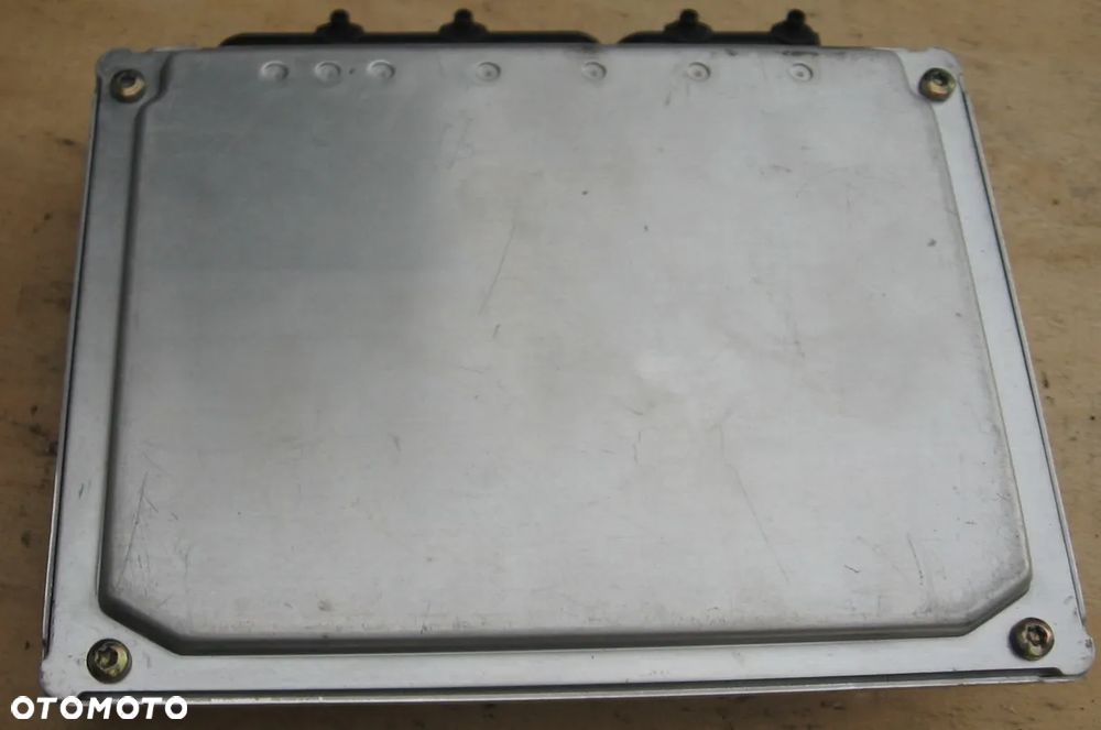 sterownik komputer silnika AUDI A4 B5 PASSAT B5 1.8 8D0907557S - 2