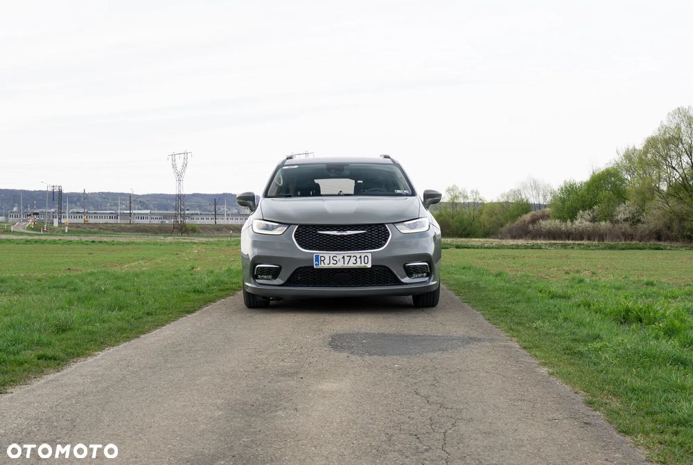 Chrysler Pacifica - 2