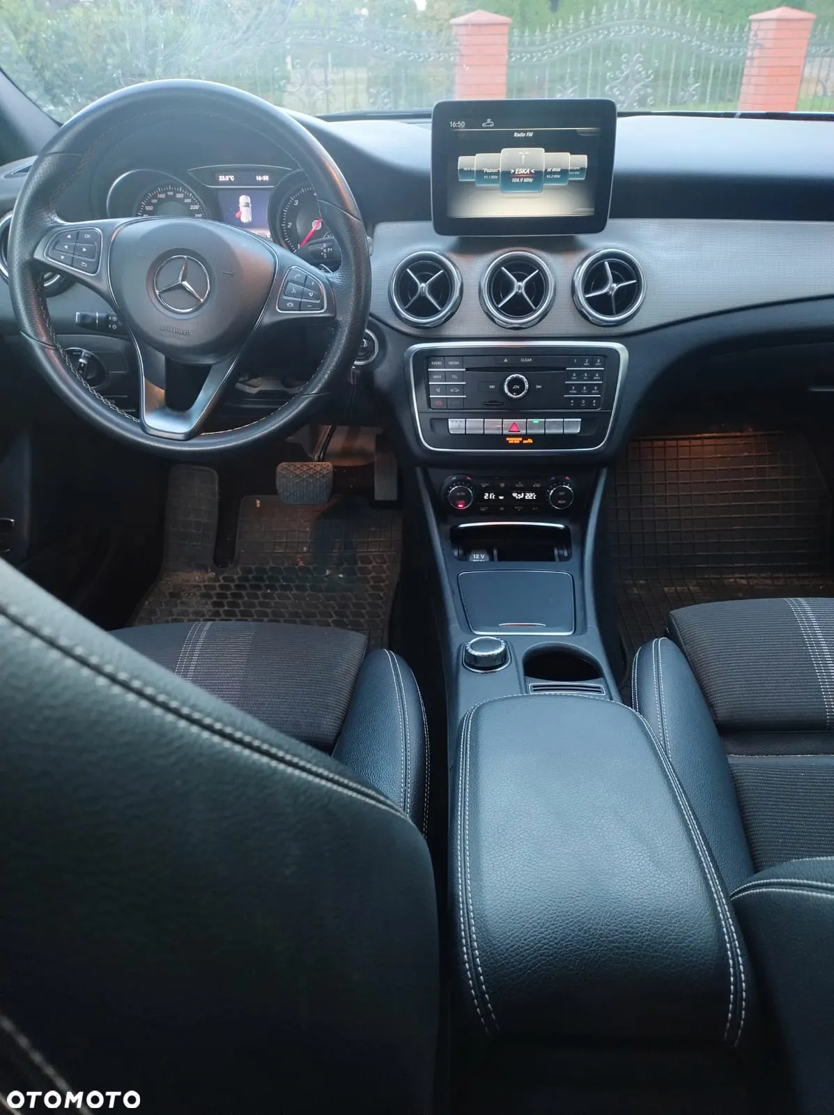 Mercedes-Benz GLA 180 d 7G-DCT - 4