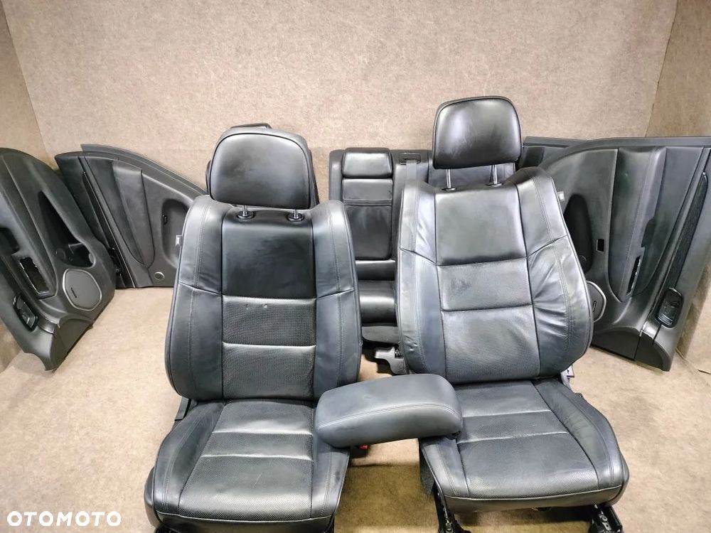 JEEP GRAND CHEROKEE WK2 16-21r Fotele Kanapa Boczki Skórzane - 1