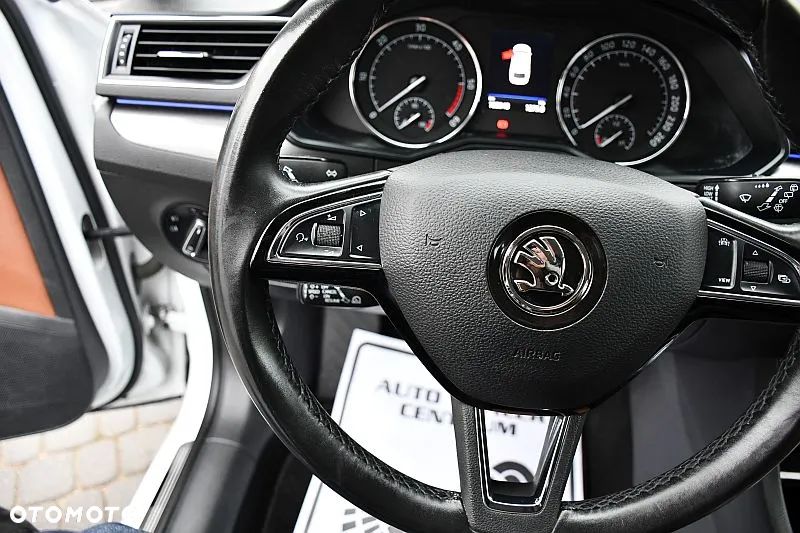 Skoda Superb 2.0 TDI Sportline - 17