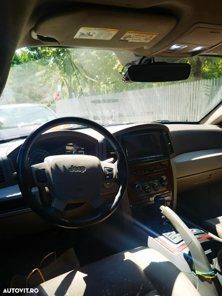 Jeep Grand Cherokee - 13