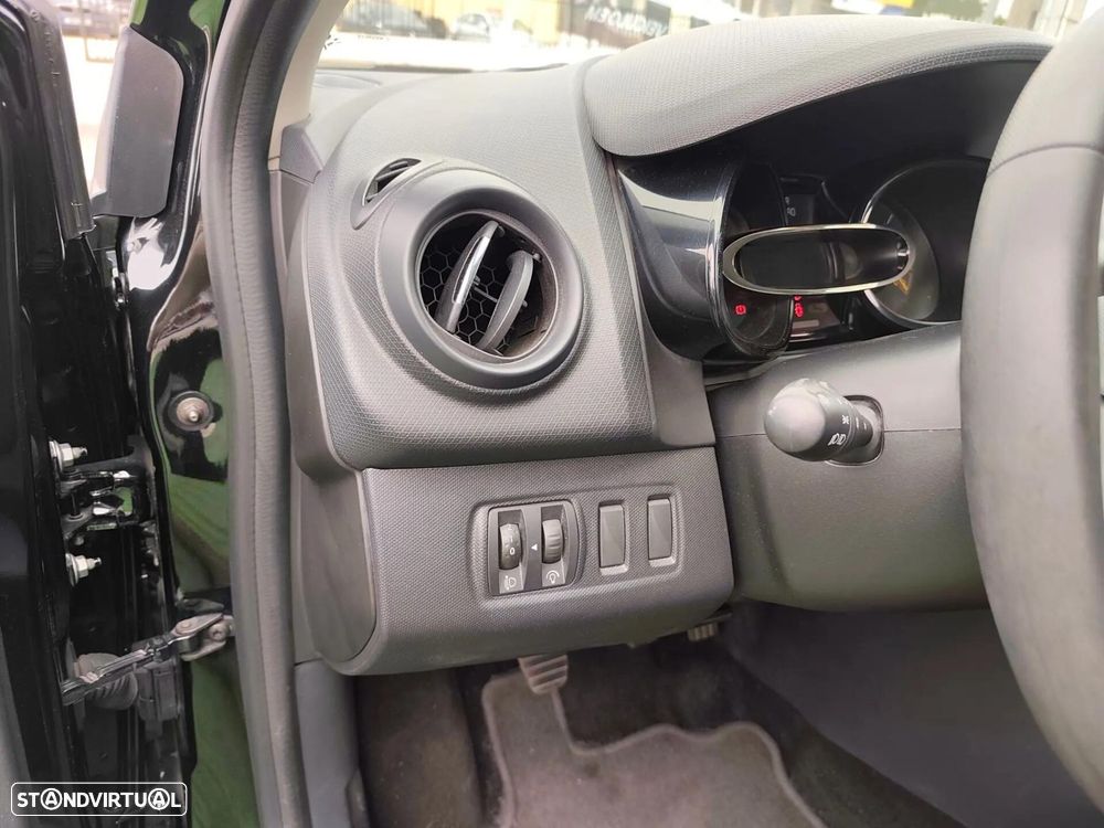 Renault Clio 1.2 16V Confort 130g - 19