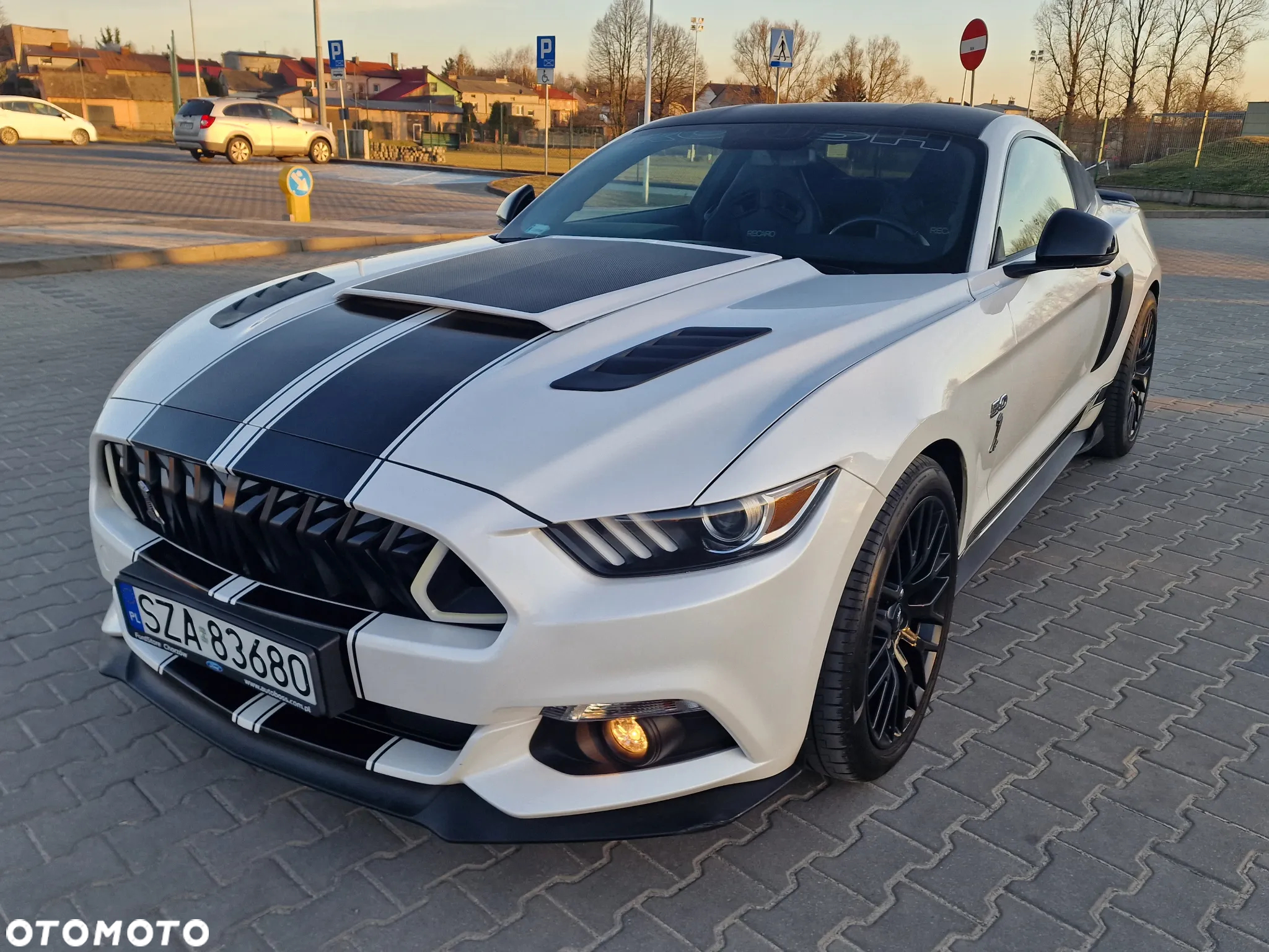 Ford Mustang 5.0 V8 GT - 4