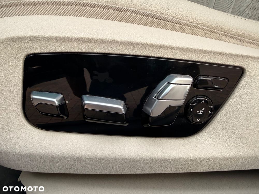 BMW Seria 5 520d M Sport - 9
