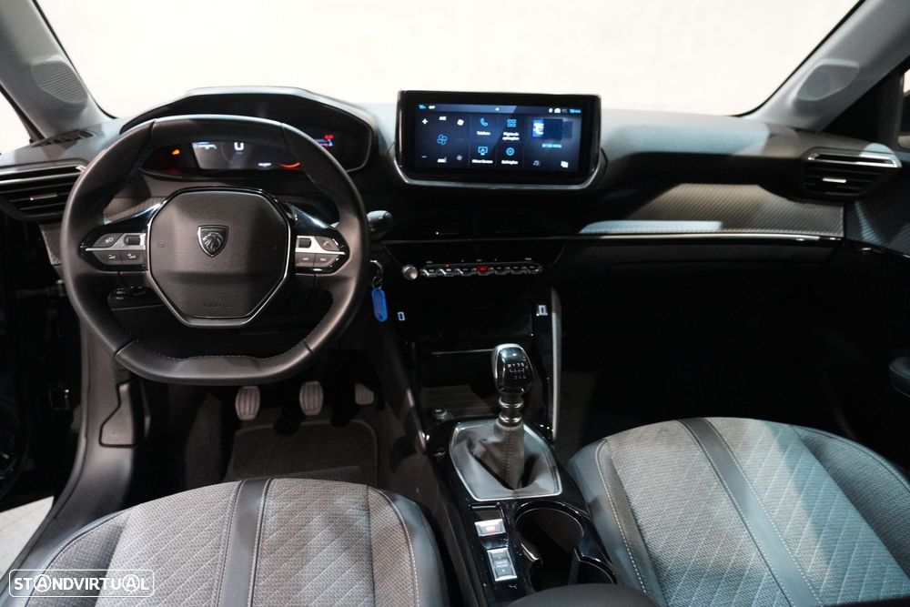 Peugeot 208 - 32
