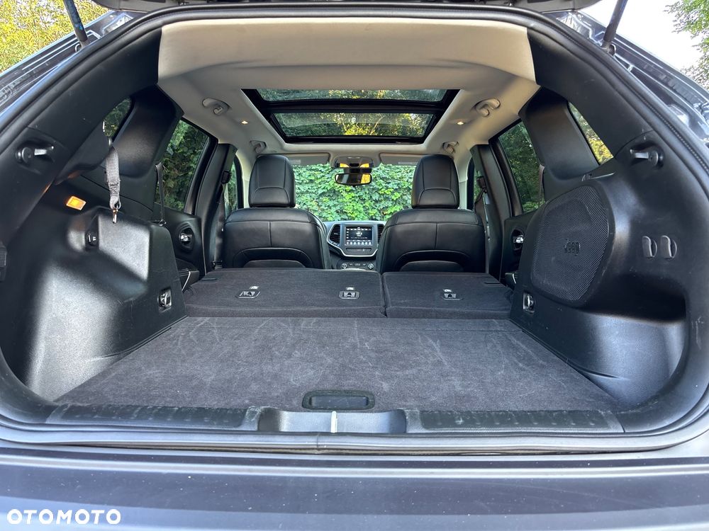 Jeep Cherokee - 12