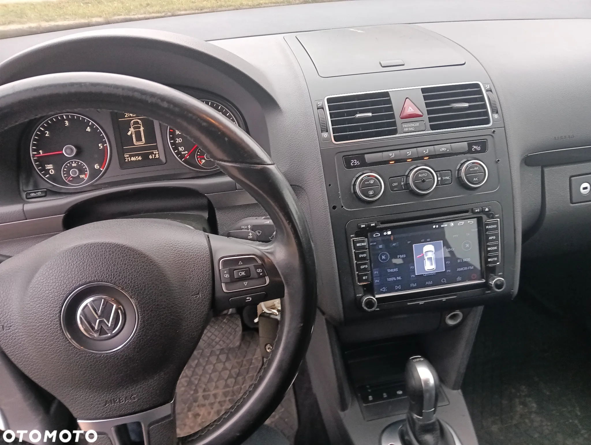 Volkswagen Touran 2.0 TDI DPF BlueMotion Technology DSG Comfortline - 31