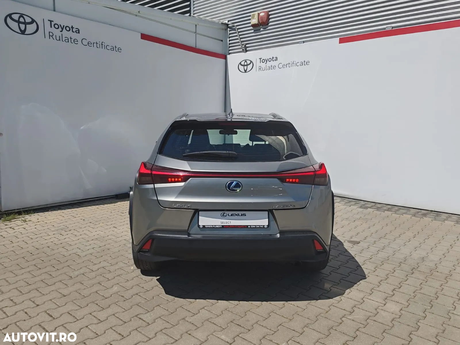 Lexus UX 250h Executive Line - 10