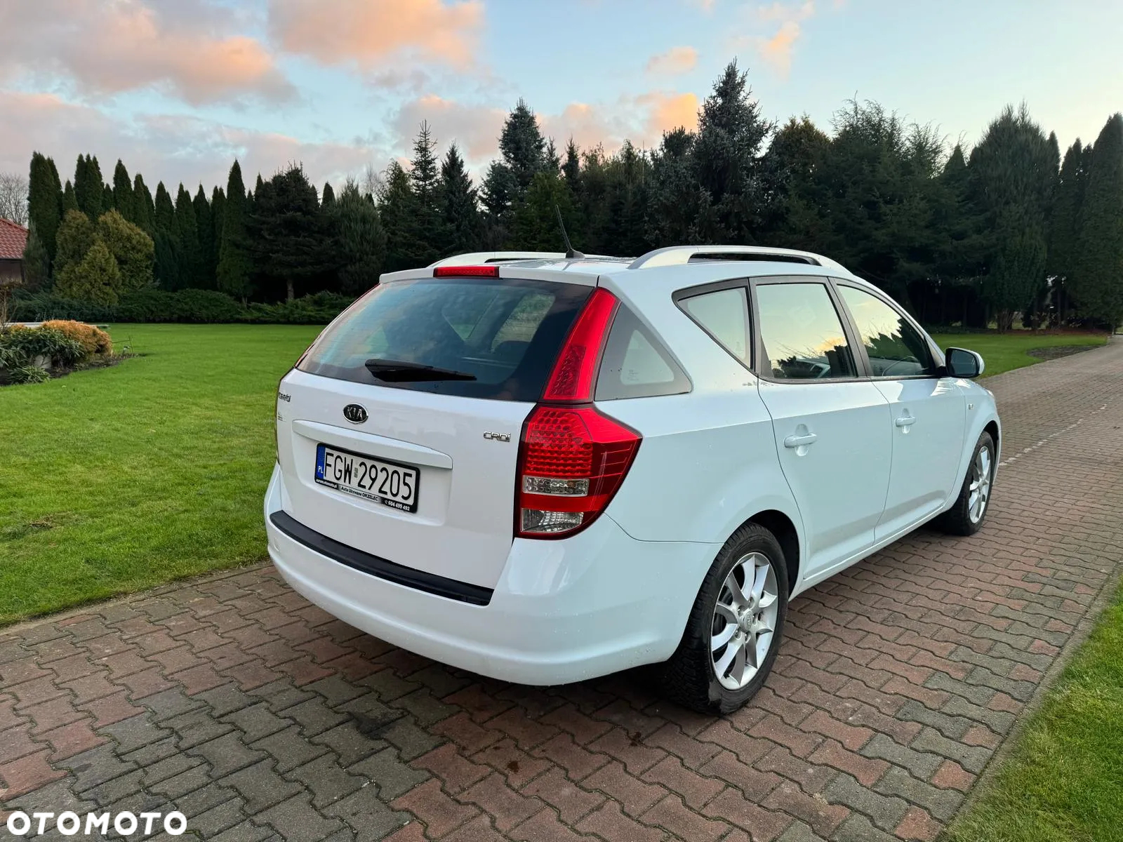 Kia Ceed 1.6 CRDi SW LX - 13