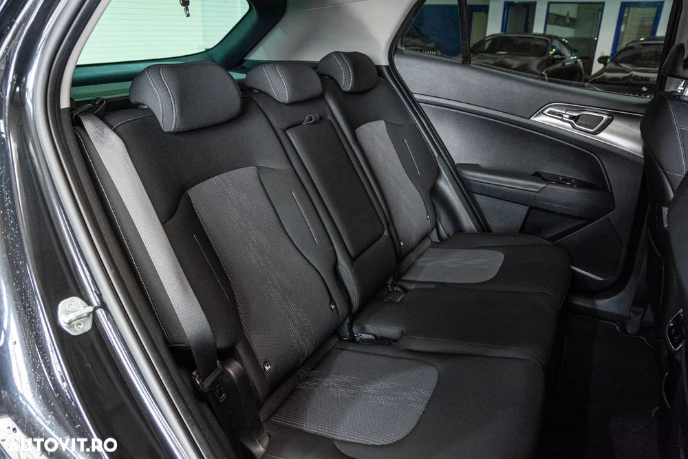 Kia Sportage 1.6 T-GDI PHEV 6AT 4x4 Business Line - 32