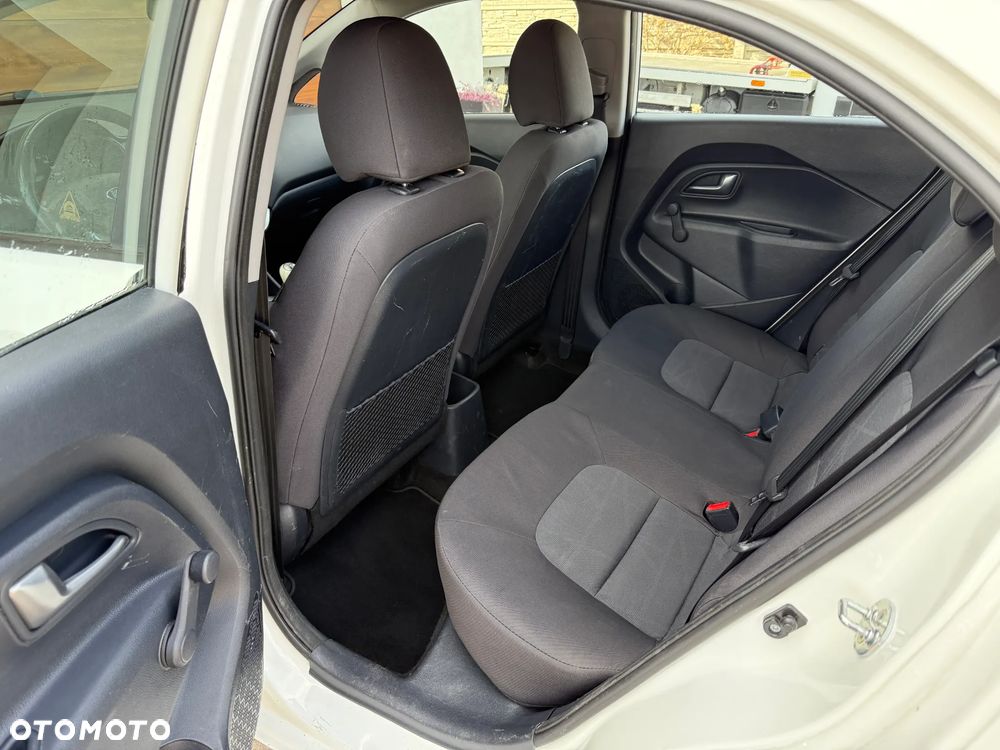 Kia Rio - 16