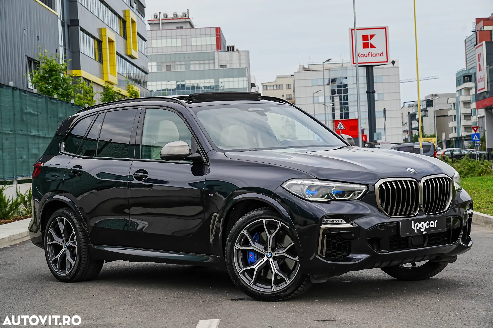 BMW X5 M M50i - 2