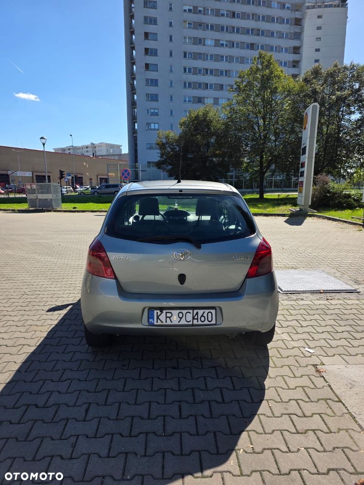 Toyota Yaris - 10
