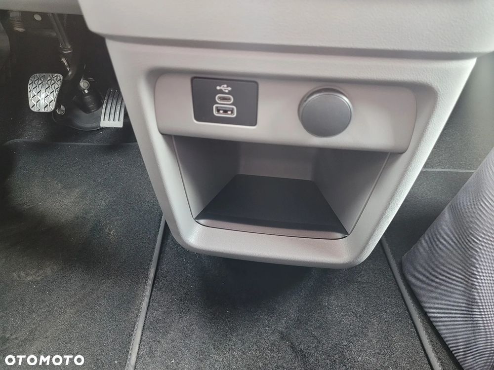 Ford Tourneo Custom - 23