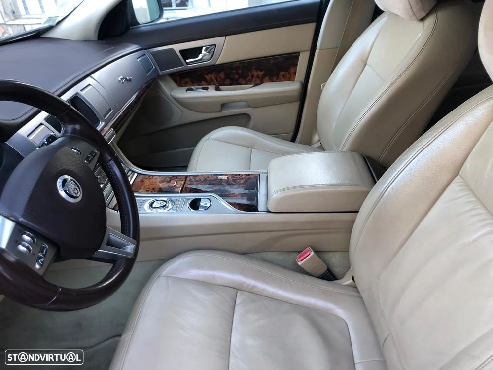 Jaguar XF 3.0 V6 Luxury - 25
