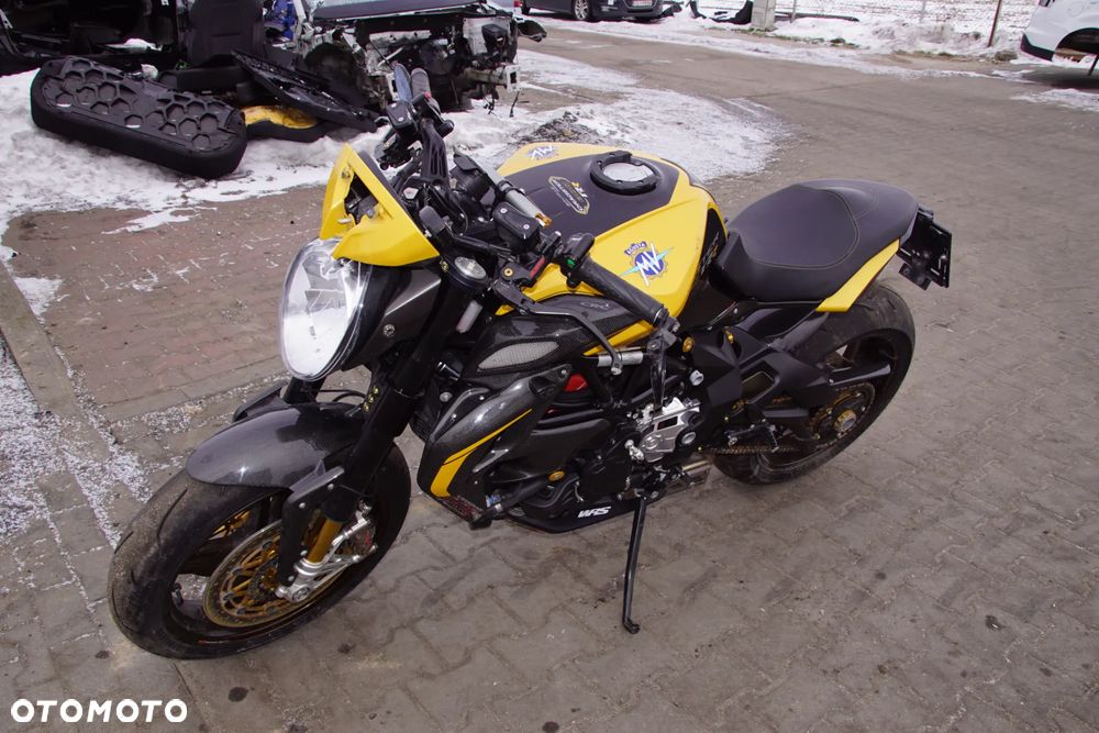 Motocykl na części 692106889 MV Agusta Dragster 800 RR 140 KM 2017R wydech hp corse koła bst włókno węglowe ohlins brembo carbon stretfighter silnik lampa lagi felgi zaciski zbiornik licznik - 14