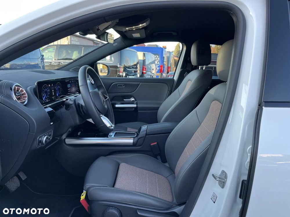 Mercedes-Benz EQA - 13