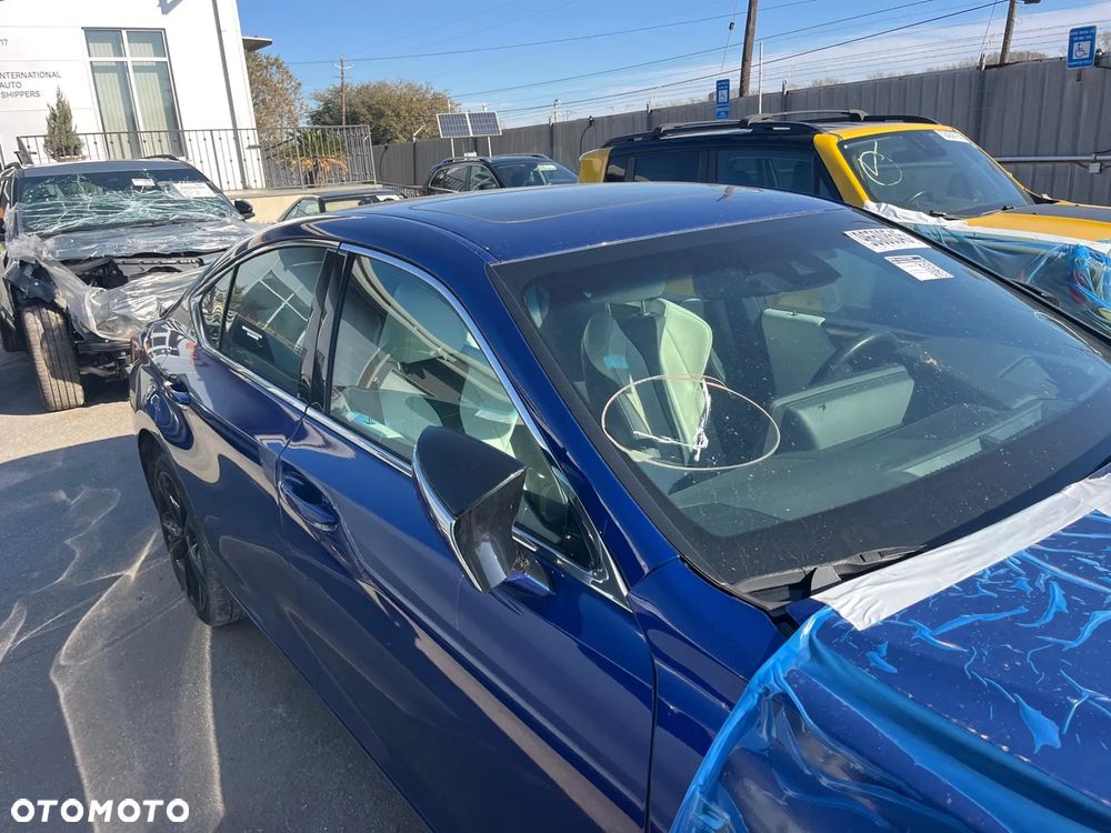 Lexus ES 300h F Sport - 13