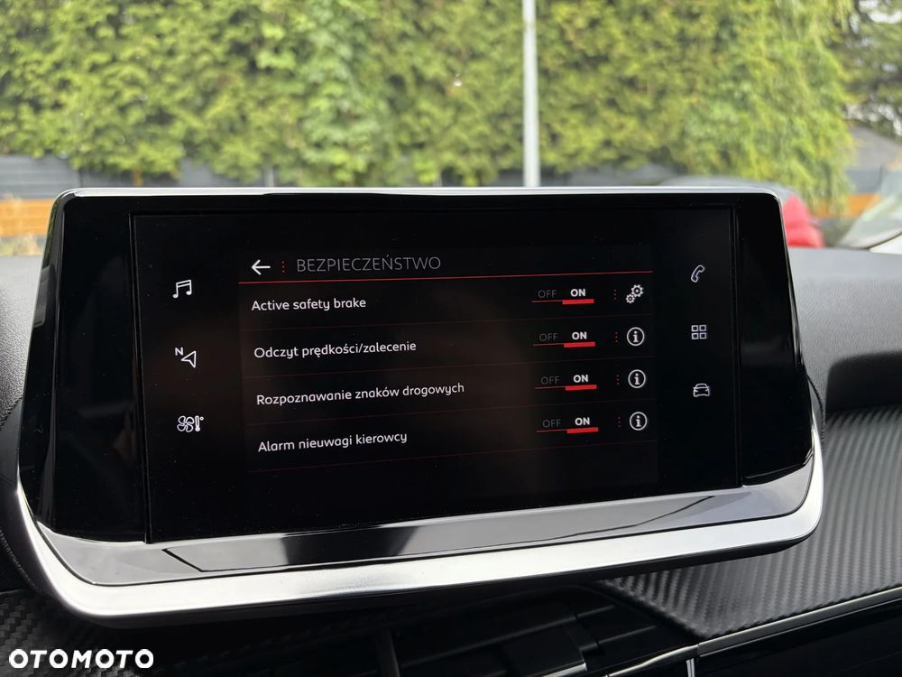 Peugeot 2008 1.2 PureTech Allure Pack S&S - 26