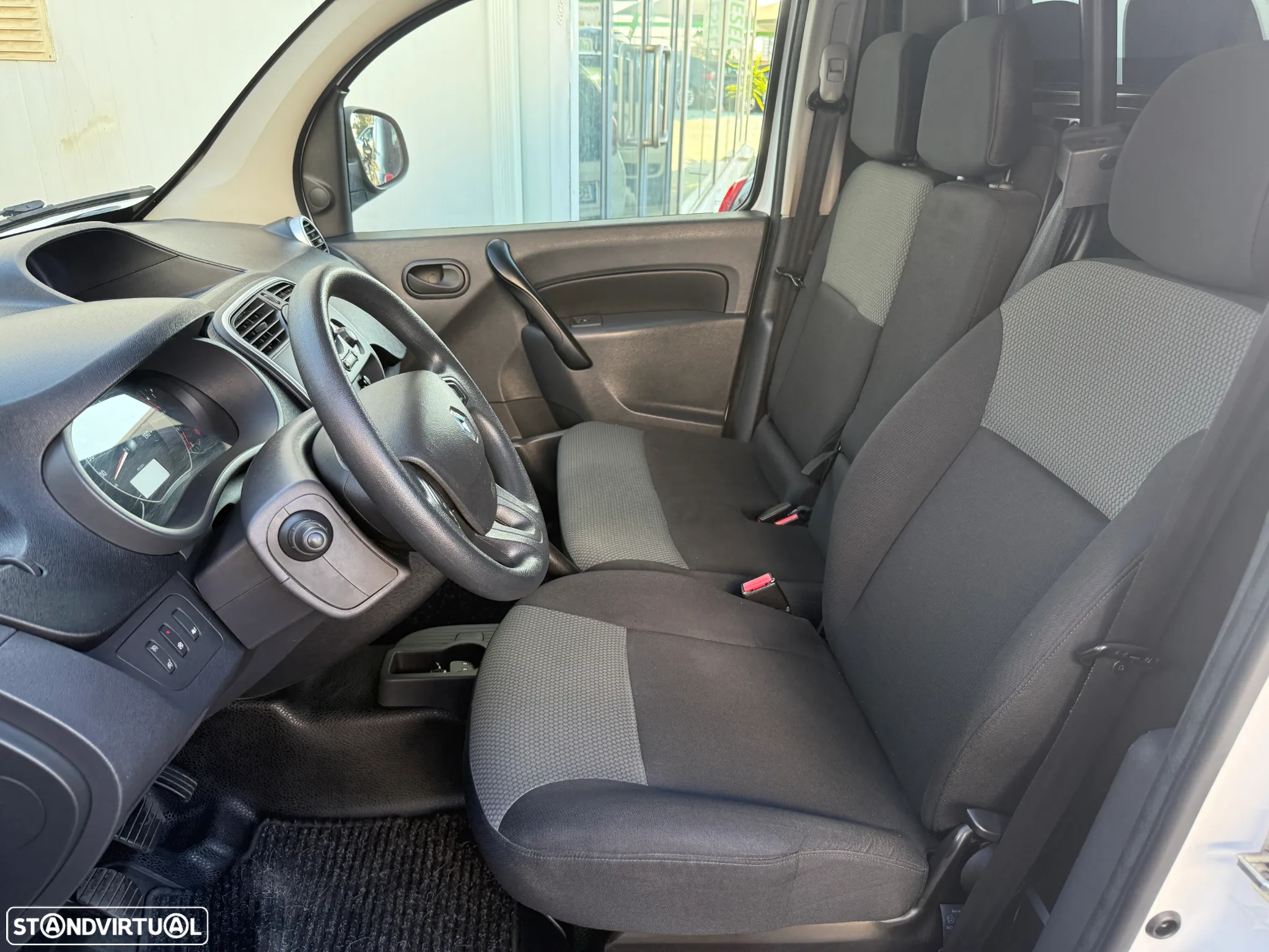 Renault KANGOO 3L - 13