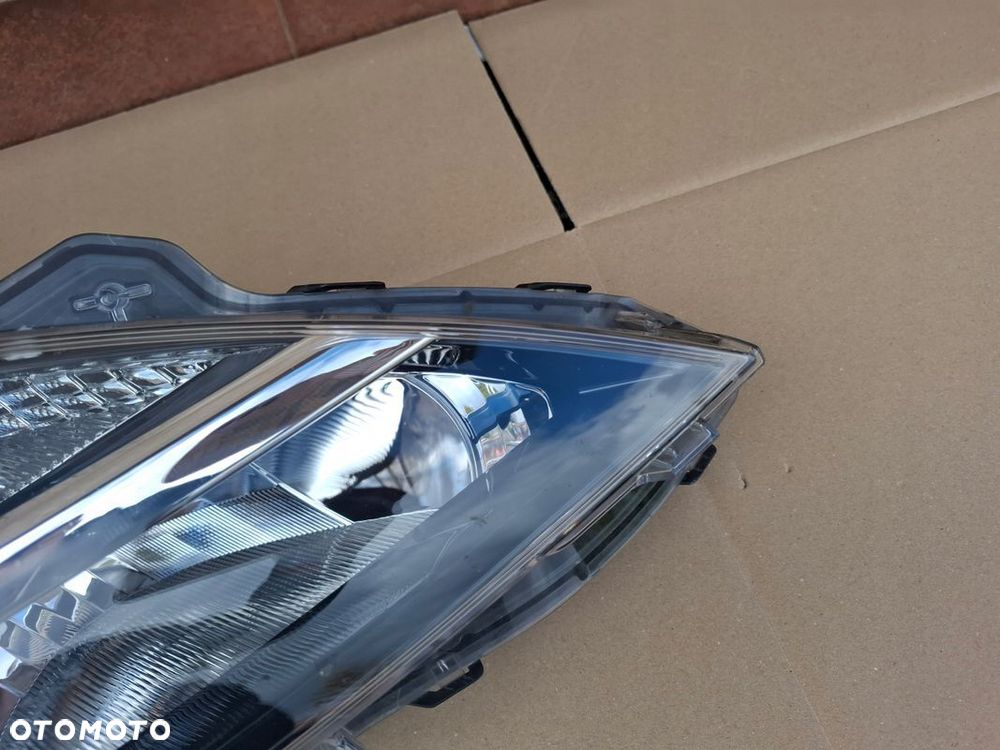 LAMPA PRZEDNIA TOYOTA VERSO LIFT SOCZEWKA ORYGINAŁ - 2