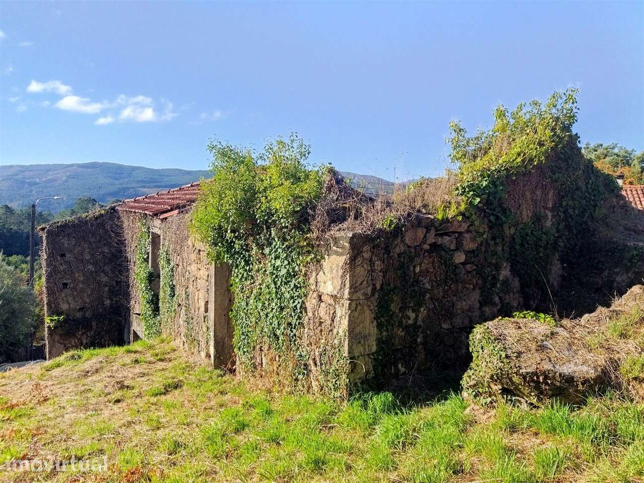 Ruína 220m² com Terreno 1000m² em Covas | Investimento em Turismo de N - Grande imagem: 4/28