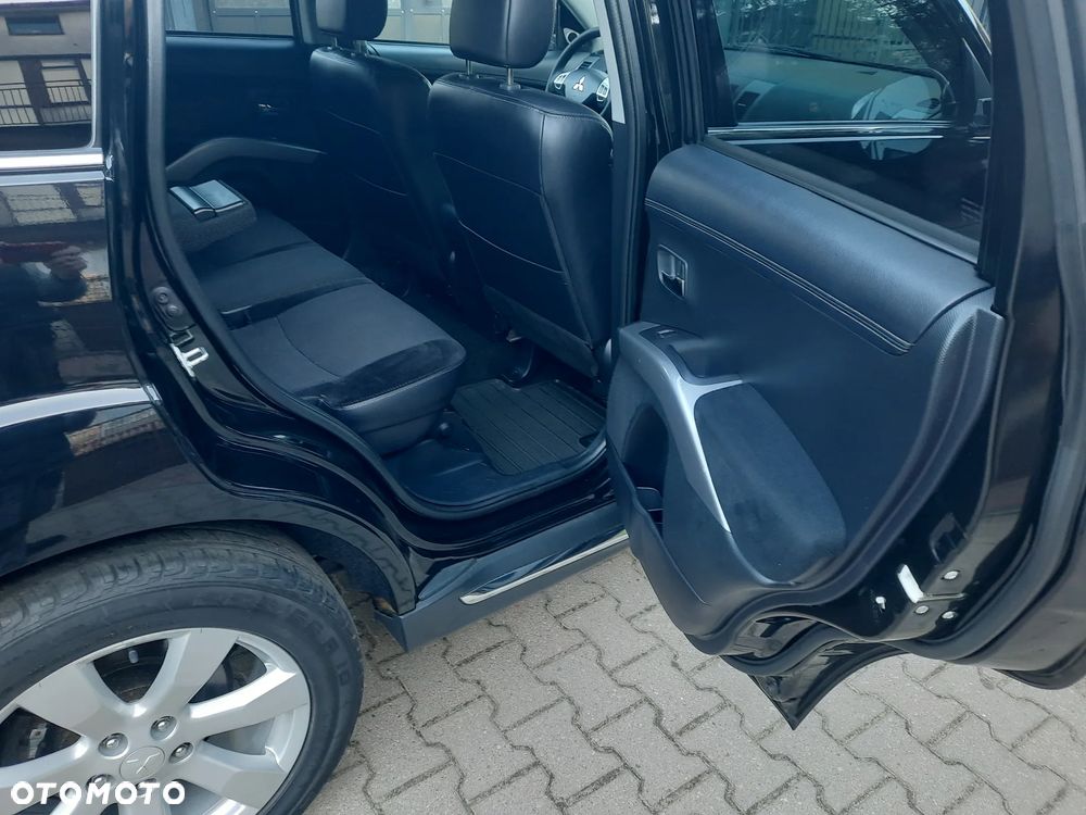 Mitsubishi Outlander - 25