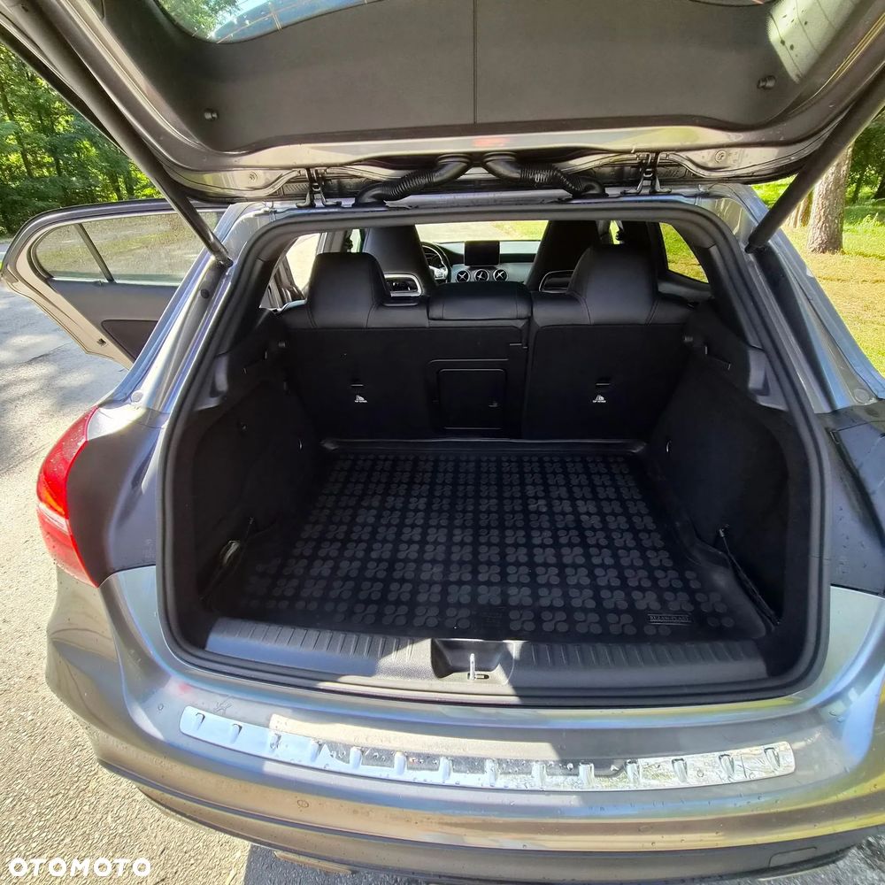 Mercedes-Benz GLA 220 4-Matic - 9