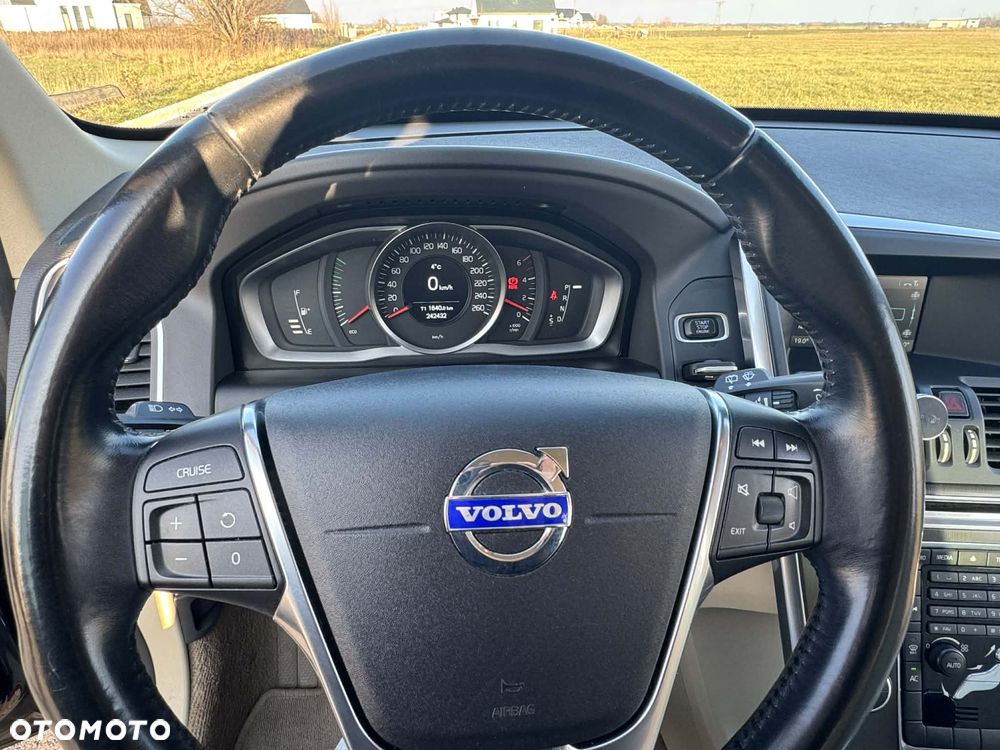 Volvo XC 60 D5 AWD Momentum - 6