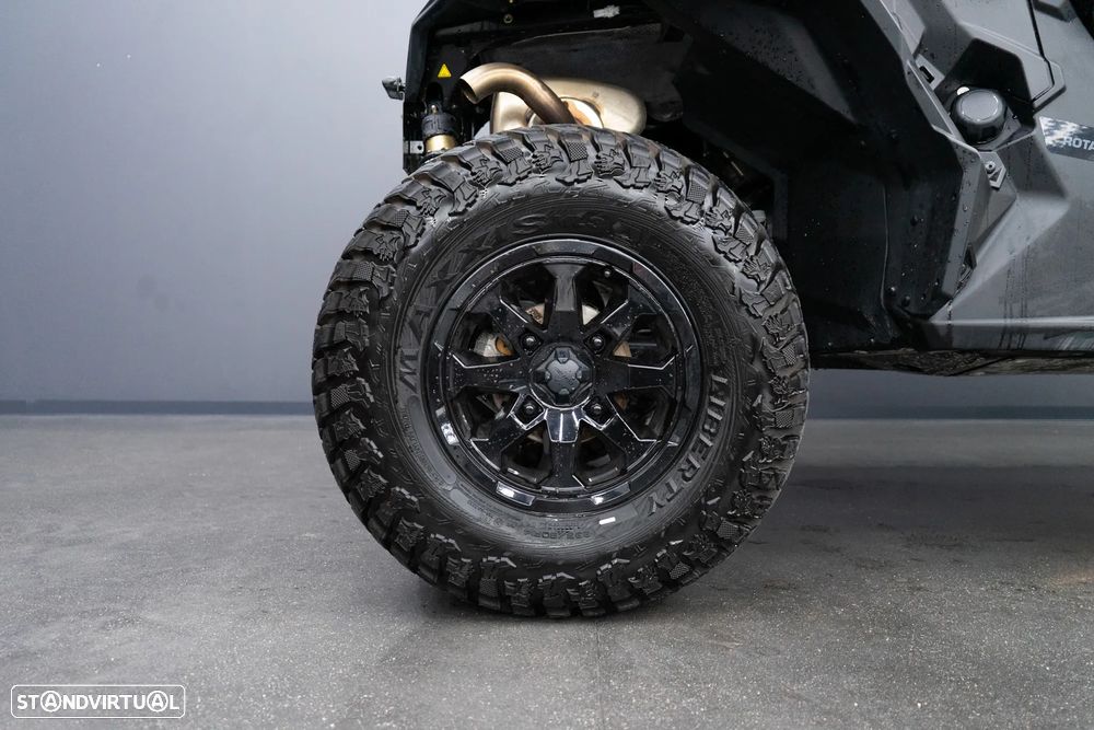 Bombardier CAN AM Maverick Sport MAX - 8