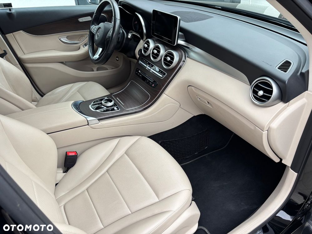 Mercedes-Benz GLC - 33