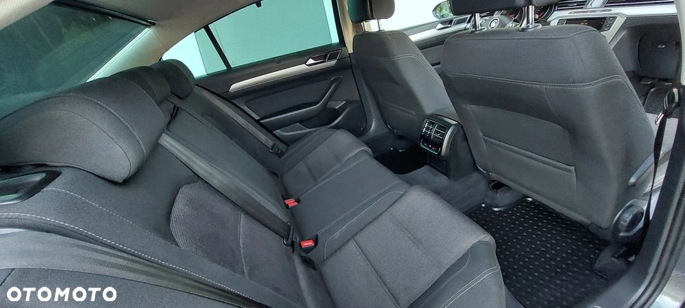 Volkswagen Passat 1.6 TDI BMT Comfortline - 28