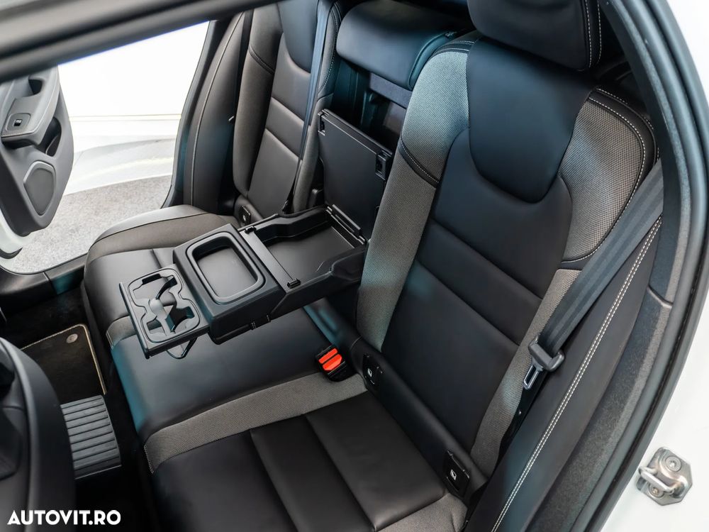 Volvo V60 T6 AWD Recharge Geartronic RDesign - 23