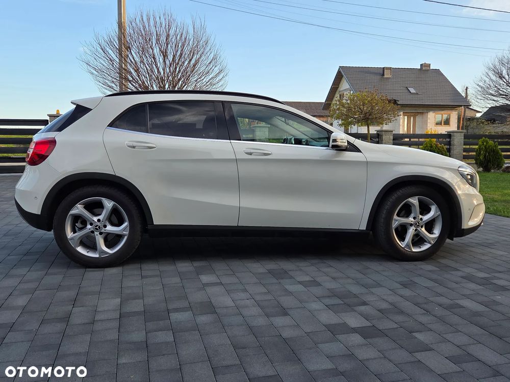 Mercedes-Benz GLA - 9