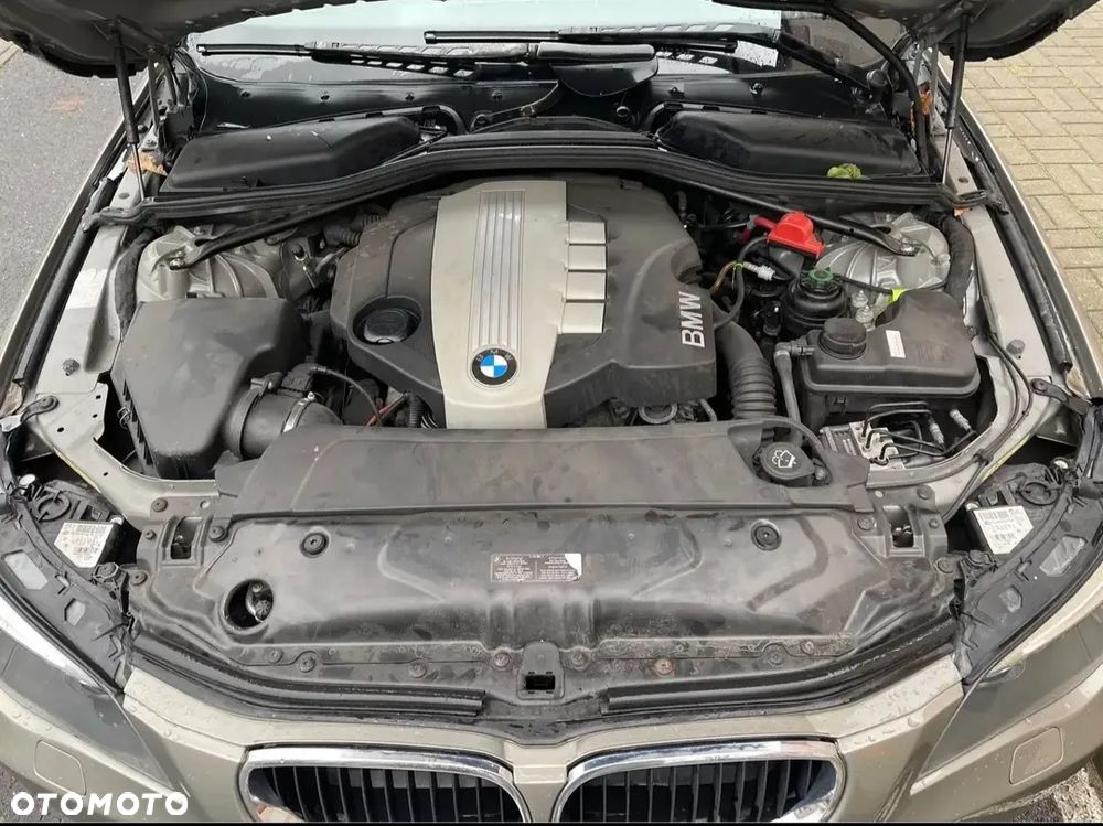 BMW Seria 5 520d Touring - 9