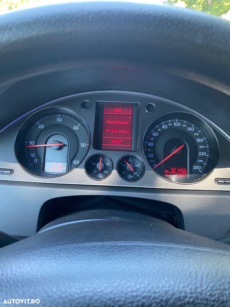 Volkswagen Passat 1.9 TDI DPF Trendline BlueMotion - 14