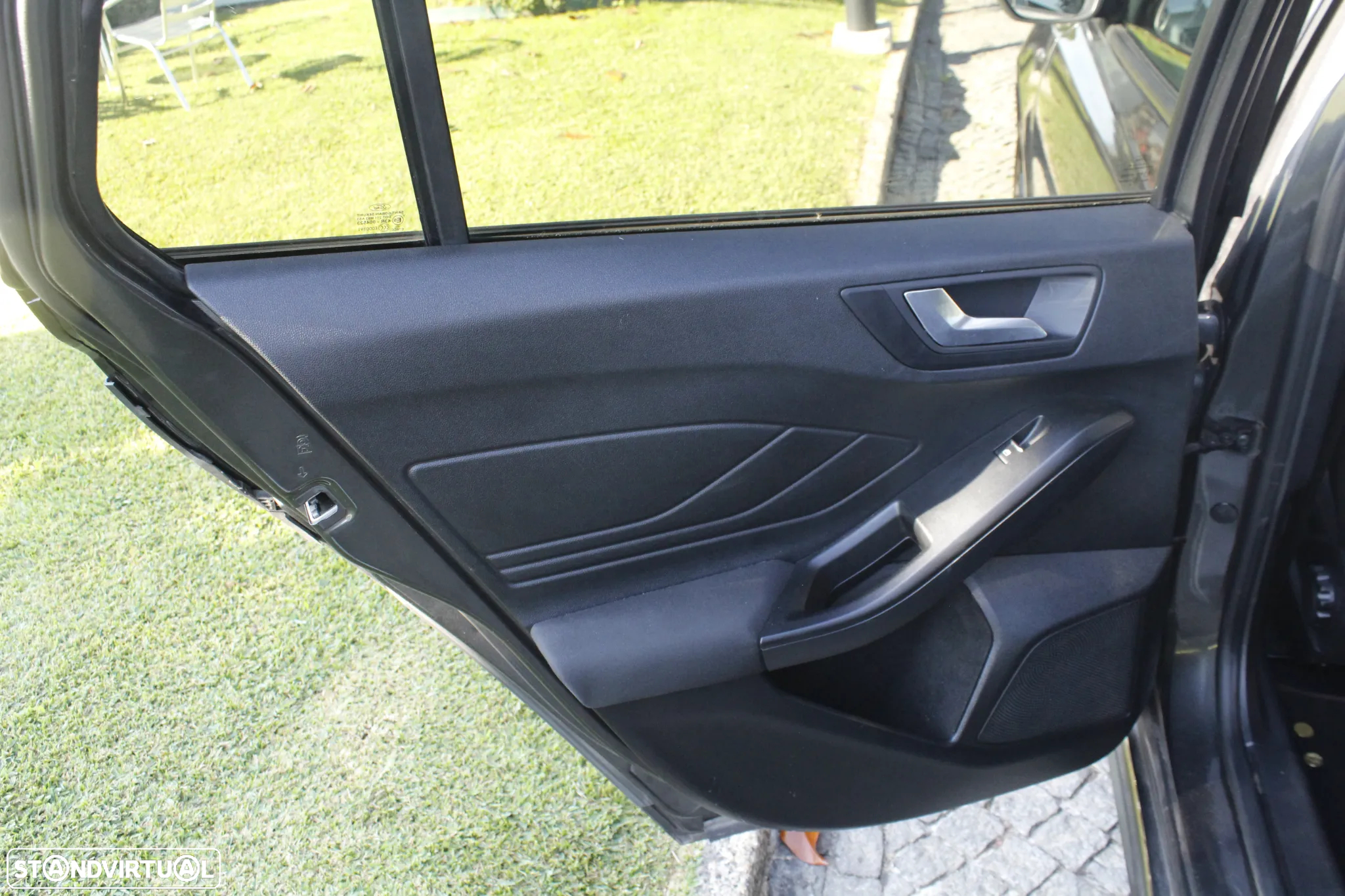 Ford Focus 1.0 EcoBoost MHEV ST-Line - 38