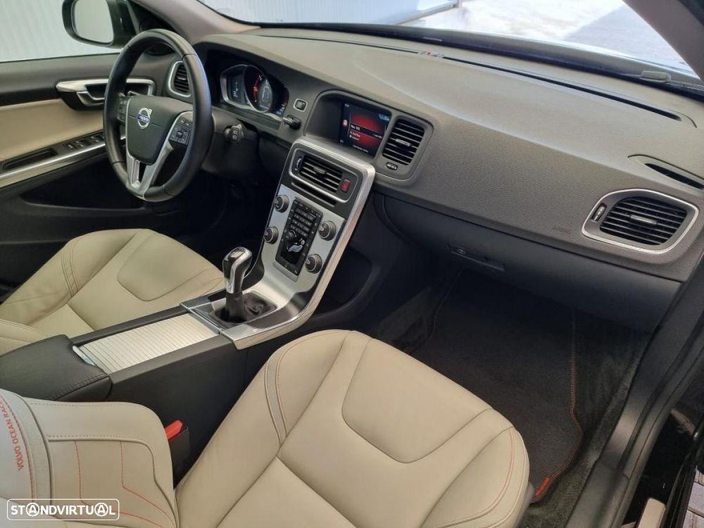 Volvo V60 2.0 D2 Momentum - 11