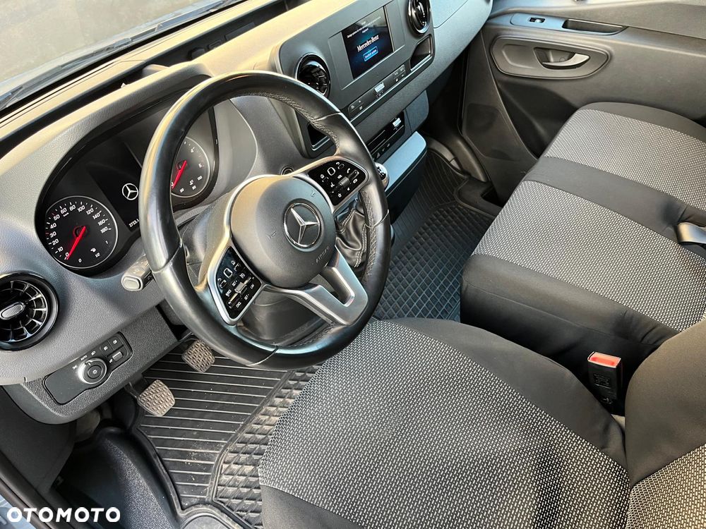 Mercedes-Benz Sprinter - 12