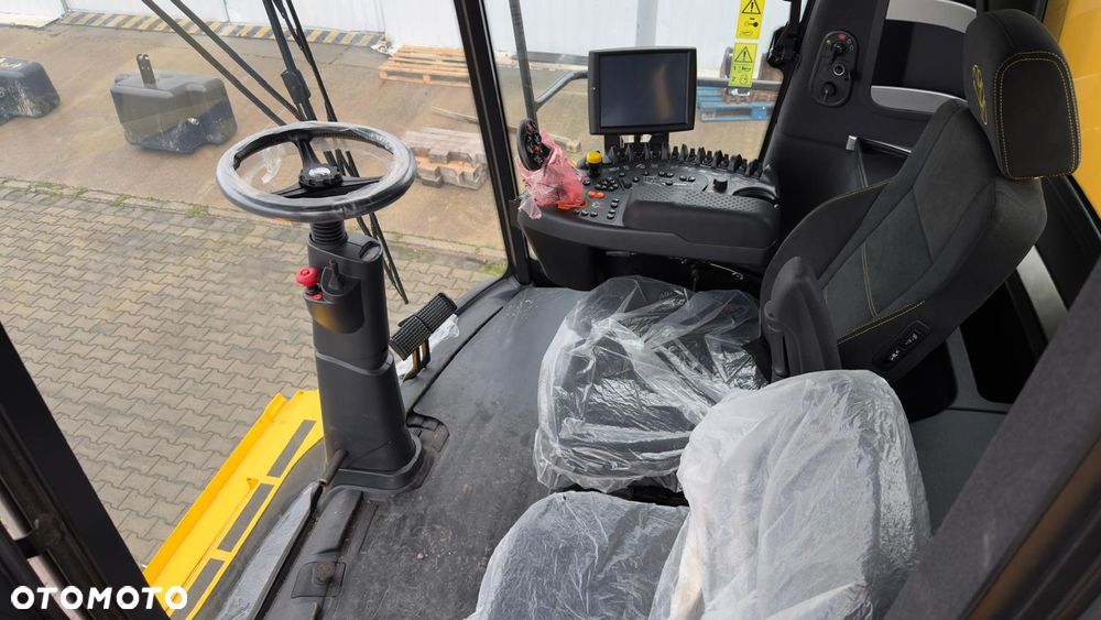 New Holland CR8.90 - 8